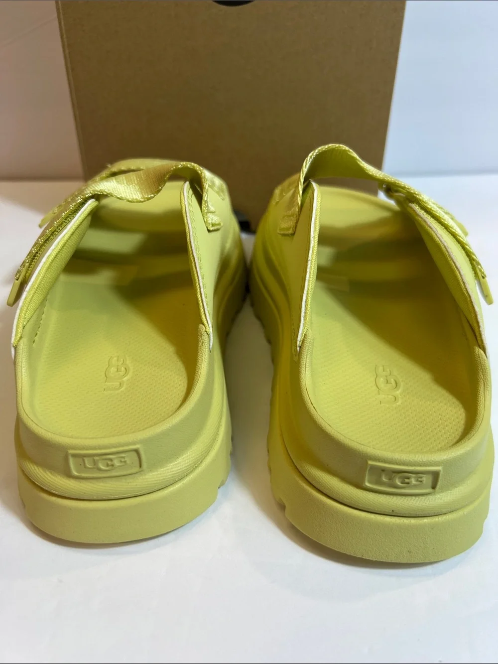 UGG Kids‎ Goldenglow Slide GLDN Yellow Platform Sandals Size 2 Youth New in Box